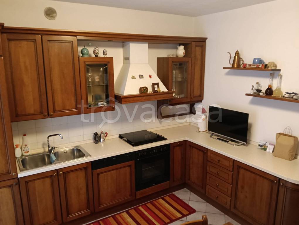 casa indipendente in vendita a Villafranca di Verona in zona Dossobuono