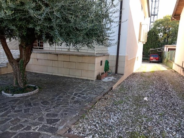casa indipendente in vendita a Villafranca di Verona