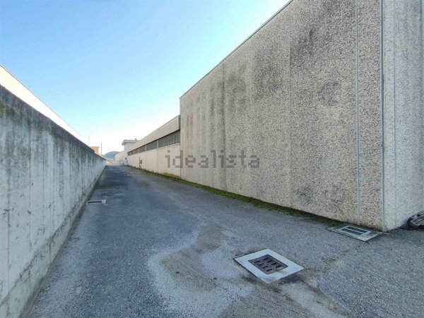 locale di sgombero in vendita a Villafranca di Verona