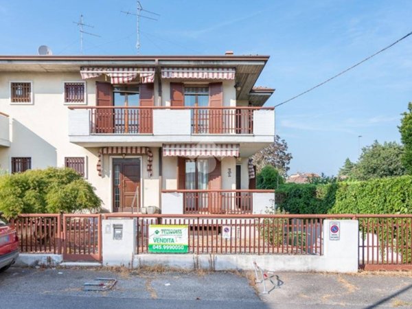 casa indipendente in vendita a Villafranca di Verona