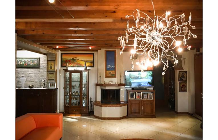 casa indipendente in vendita a Villafranca di Verona