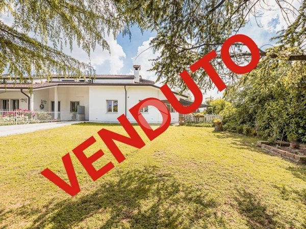 casa indipendente in vendita a Villafranca di Verona