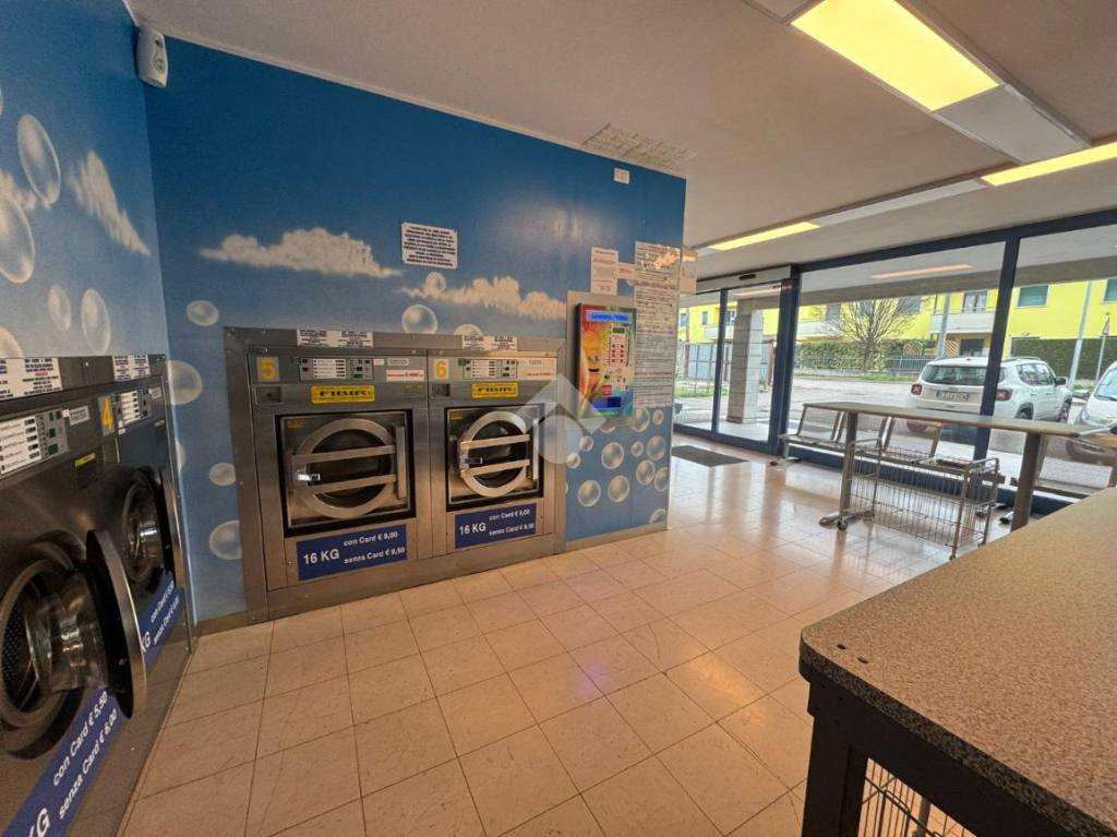 negozio in vendita a Villafranca di Verona