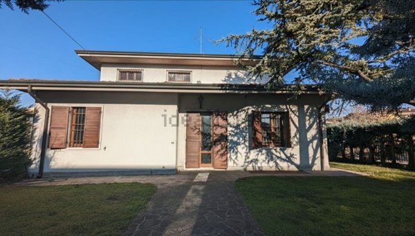 casa indipendente in vendita a Villafranca di Verona