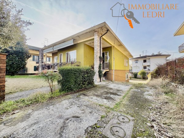 casa indipendente in vendita a Villafranca di Verona