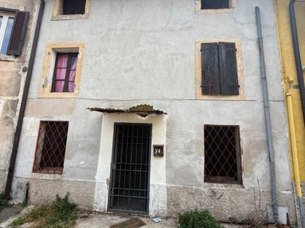 casa indipendente in vendita a Villafranca di Verona