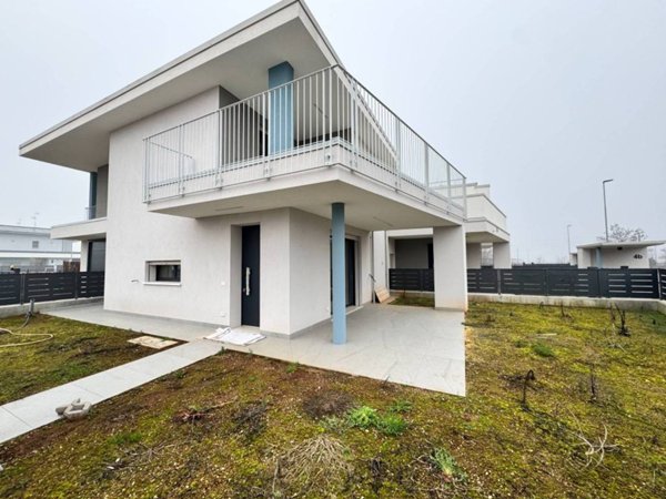 casa indipendente in vendita a Villafranca di Verona