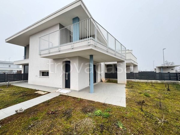 casa indipendente in vendita a Villafranca di Verona