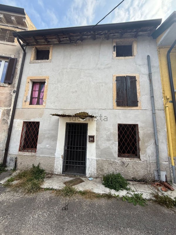 casa indipendente in vendita a Villafranca di Verona