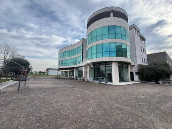 negozio in vendita a Villafranca di Verona in zona Dossobuono