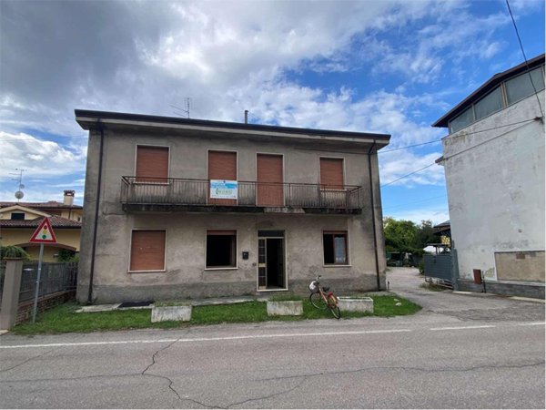 casa indipendente in vendita a Villafranca di Verona in zona Pizzoletta