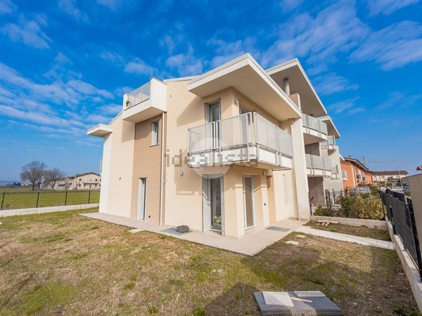 casa indipendente in vendita a Villafranca di Verona