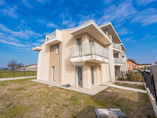 casa indipendente in vendita a Villafranca di Verona