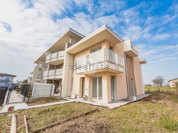 casa indipendente in vendita a Villafranca di Verona