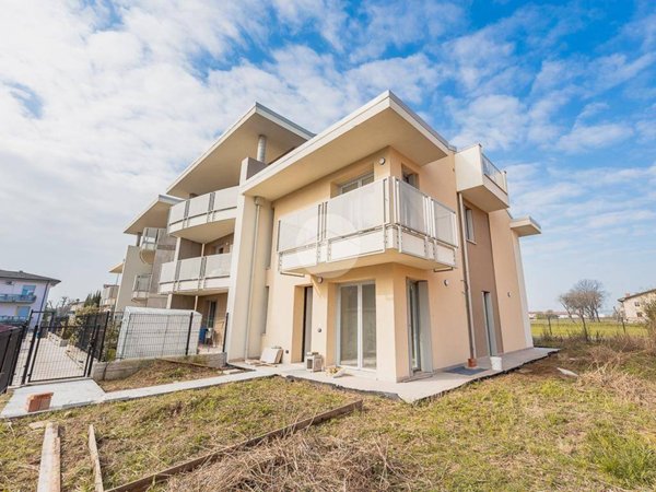 casa indipendente in vendita a Villafranca di Verona