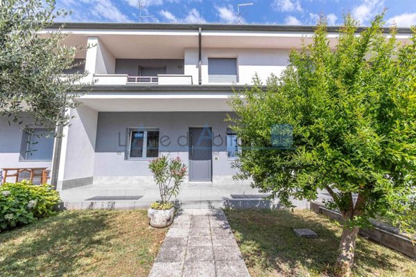 casa indipendente in vendita a Villafranca di Verona