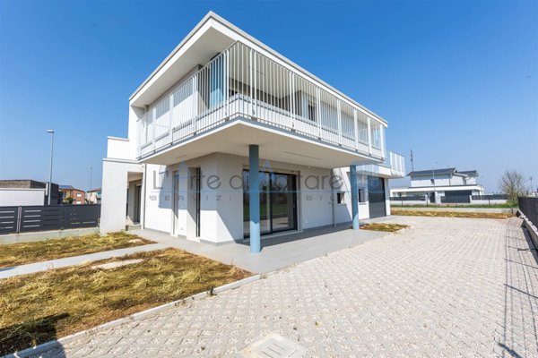 casa indipendente in vendita a Villafranca di Verona in zona Pizzoletta