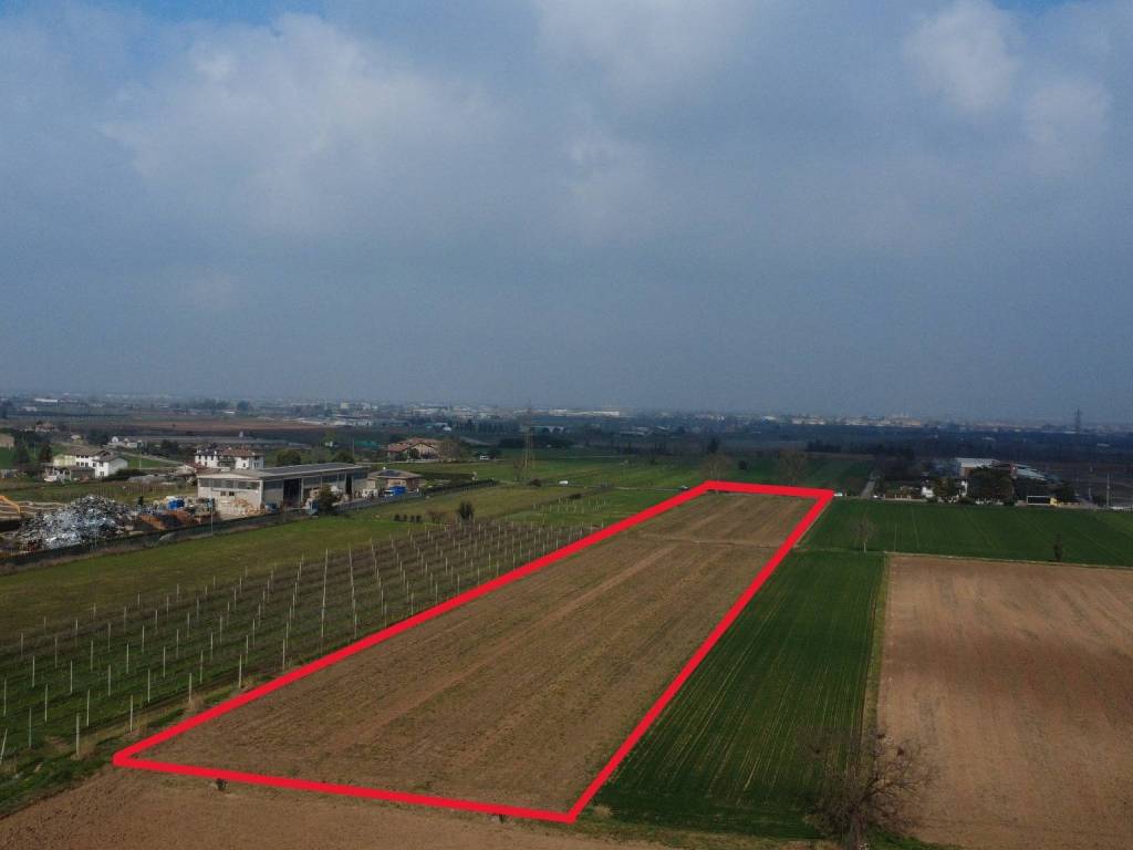 terreno agricolo in vendita a Villafranca di Verona