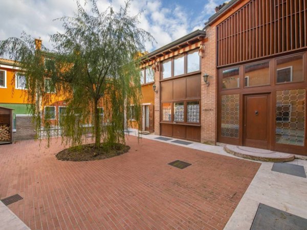 casa indipendente in vendita a Villafranca di Verona