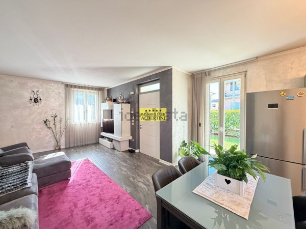 casa indipendente in vendita a Villafranca di Verona