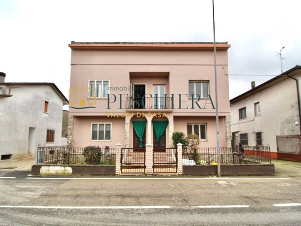 casa indipendente in vendita a Villafranca di Verona in zona Quaderni