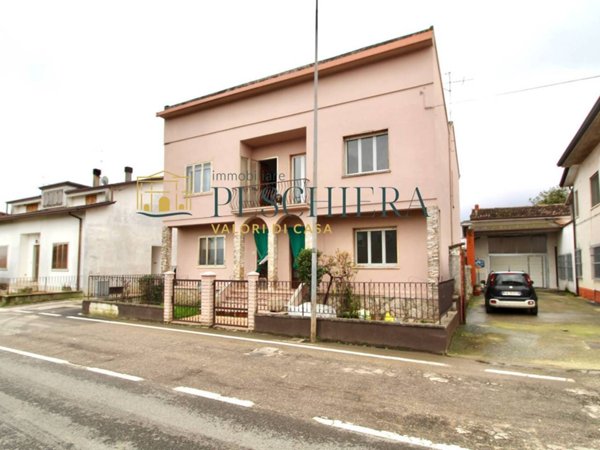 casa indipendente in vendita a Villafranca di Verona in zona Quaderni