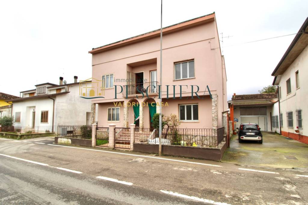 casa indipendente in vendita a Villafranca di Verona in zona Quaderni