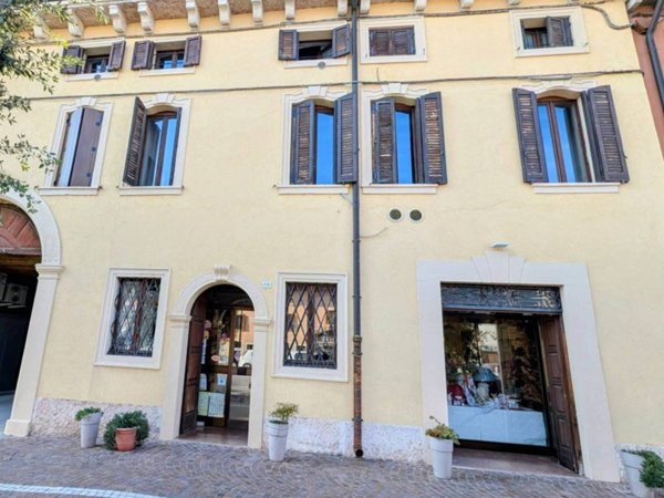 negozio in vendita a Villafranca di Verona