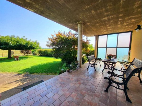 casa indipendente in vendita a Villafranca di Verona