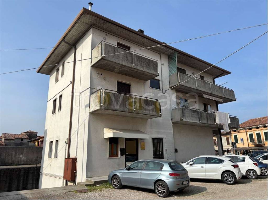 appartamento in vendita a Villafranca di Verona in zona Alpo