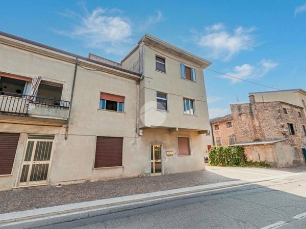 appartamento in vendita a Villafranca di Verona in zona Dossobuono