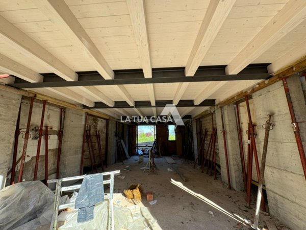 casa indipendente in vendita a Villafranca di Verona in zona Dossobuono