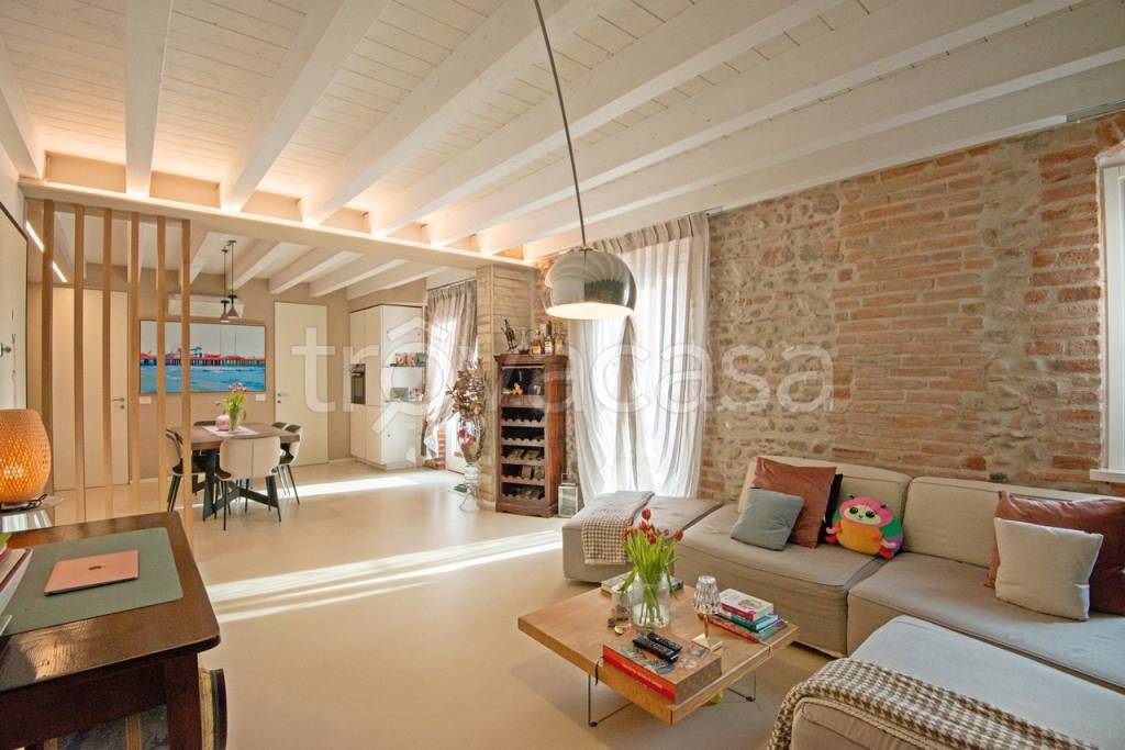 casa indipendente in vendita a Villafranca di Verona