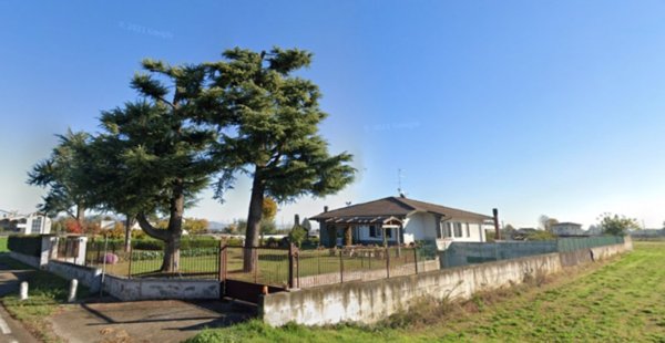 casa indipendente in vendita a Villafranca di Verona in zona Caluri