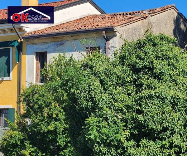 casa indipendente in vendita a Villafranca di Verona in zona Rosegaferro