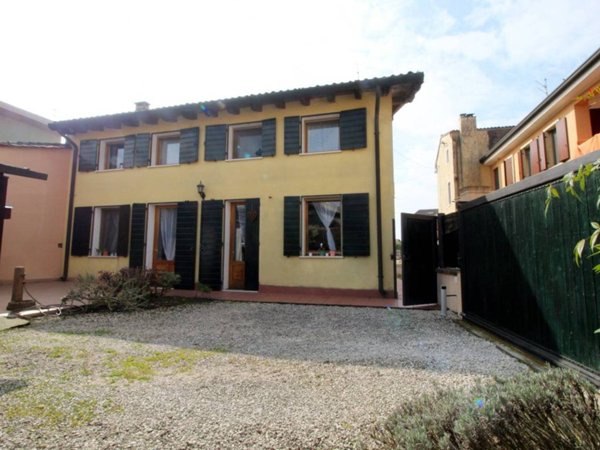 casa indipendente in vendita a Villafranca di Verona