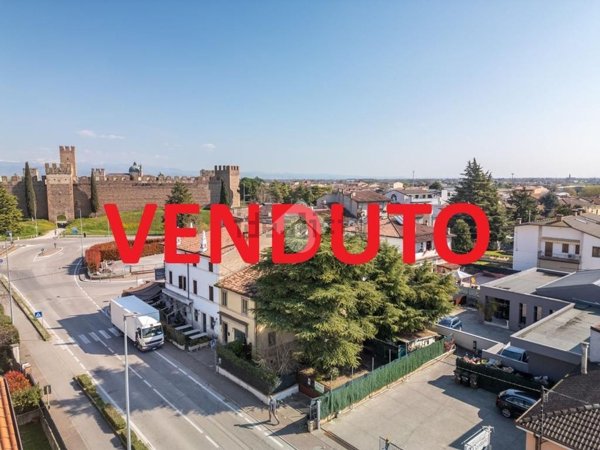 casa indipendente in vendita a Villafranca di Verona