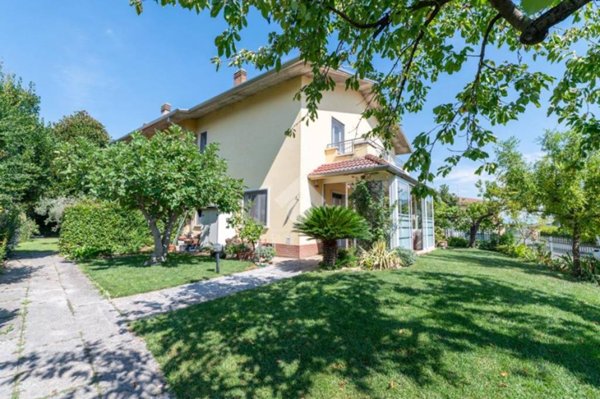 casa indipendente in vendita a Villafranca di Verona
