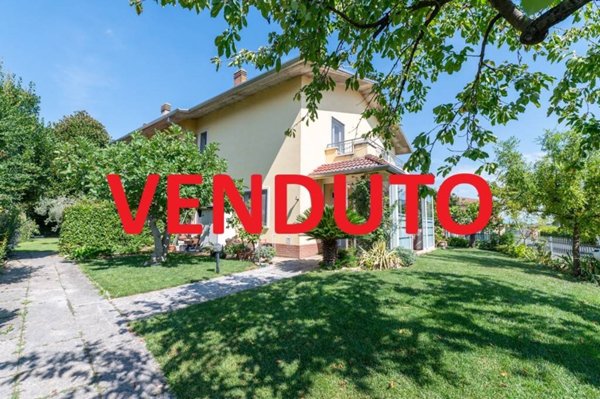 casa indipendente in vendita a Villafranca di Verona