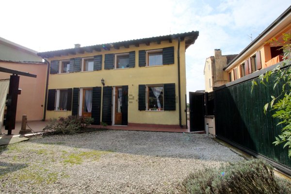 quadrivano in vendita a Villafranca di Verona