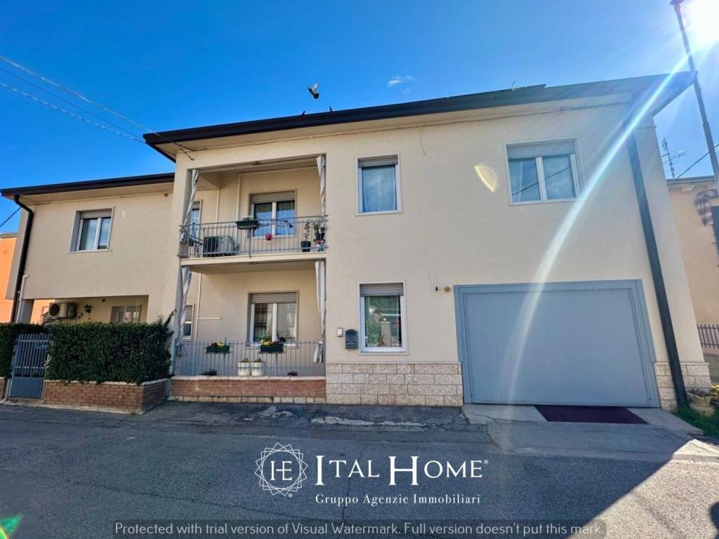 casa indipendente in vendita a Villafranca di Verona