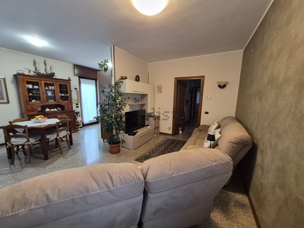 casa indipendente in vendita a Villafranca di Verona in zona Dossobuono