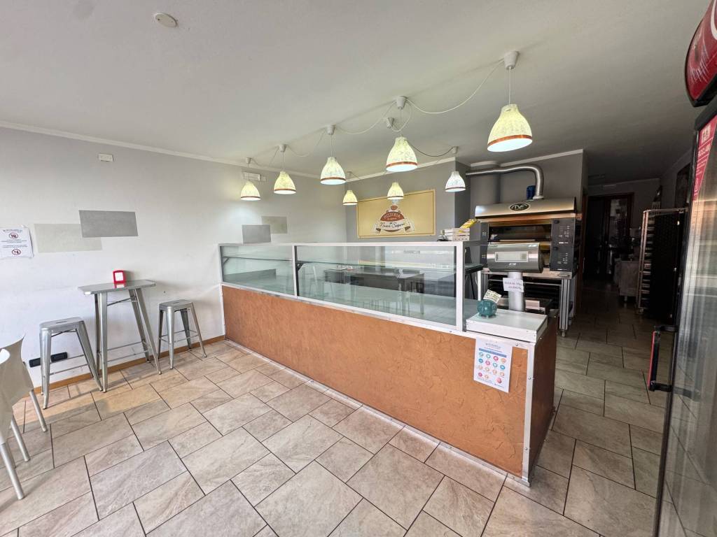 negozio in vendita a Villafranca di Verona in zona Dossobuono