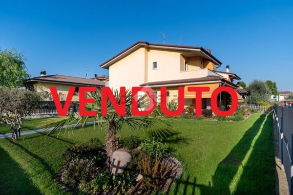 casa indipendente in vendita a Villafranca di Verona