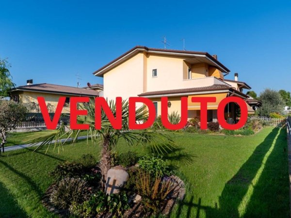 casa indipendente in vendita a Villafranca di Verona