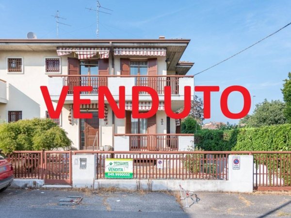 casa indipendente in vendita a Villafranca di Verona