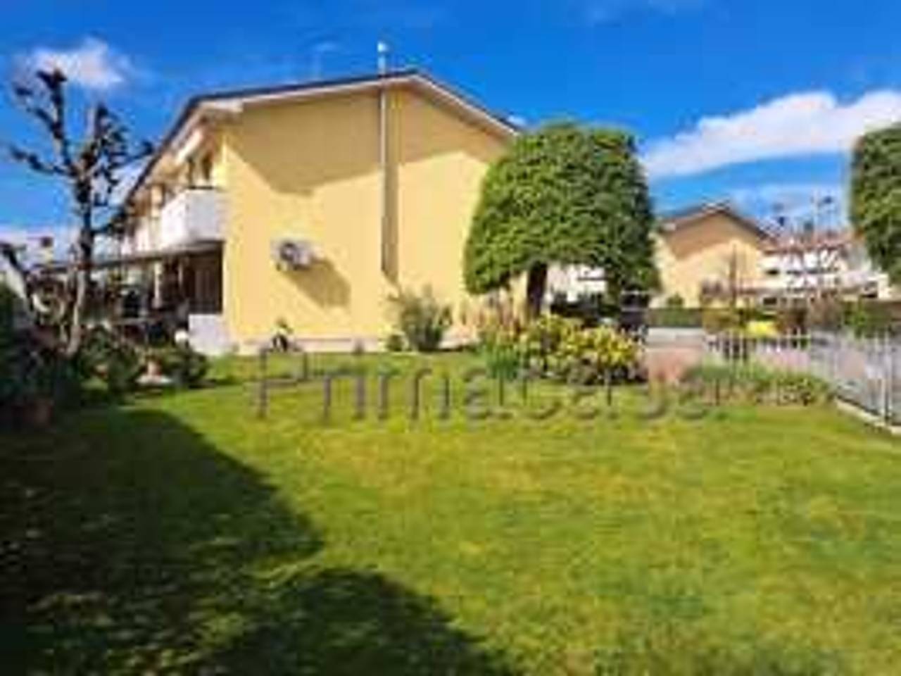 casa indipendente in vendita a Villafranca di Verona in zona Dossobuono