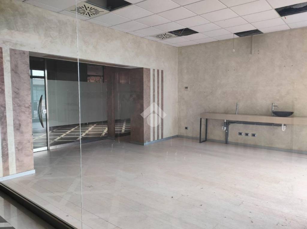 negozio in vendita a Villafranca di Verona