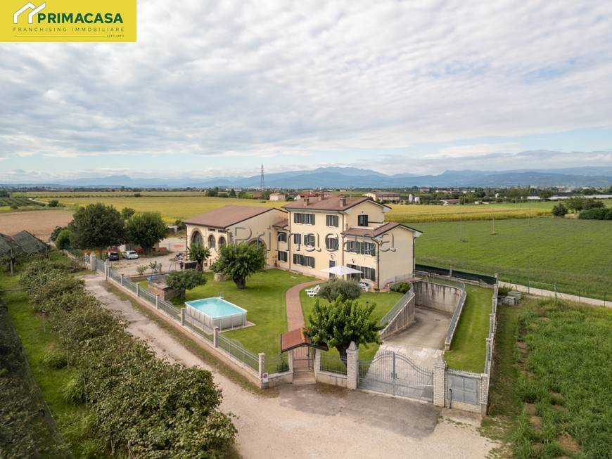 casa indipendente in vendita a Villafranca di Verona
