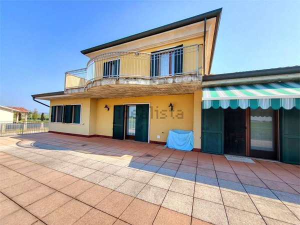 casa indipendente in vendita a Villafranca di Verona